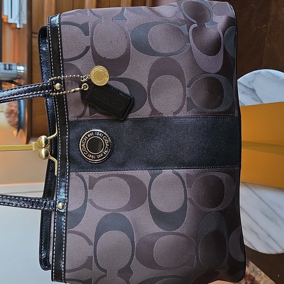 Coach Handbags - Coach Signature Brown Stripe Kisslock  Framed Tote Bag 💋 W/Medallion! 2012